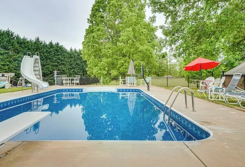 Pet Friendly Georgia Home W/ Pool Access!