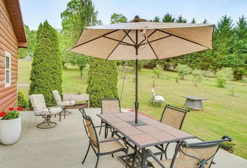 Pet Friendly Georgia Home W/ Pool Access!