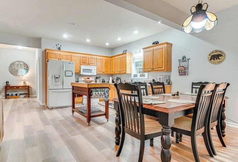 Pet Friendly Georgia Home W/ Pool Access!