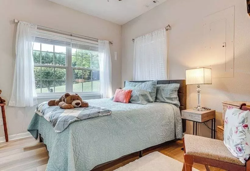 Pet Friendly Georgia Home W/ Pool Access!