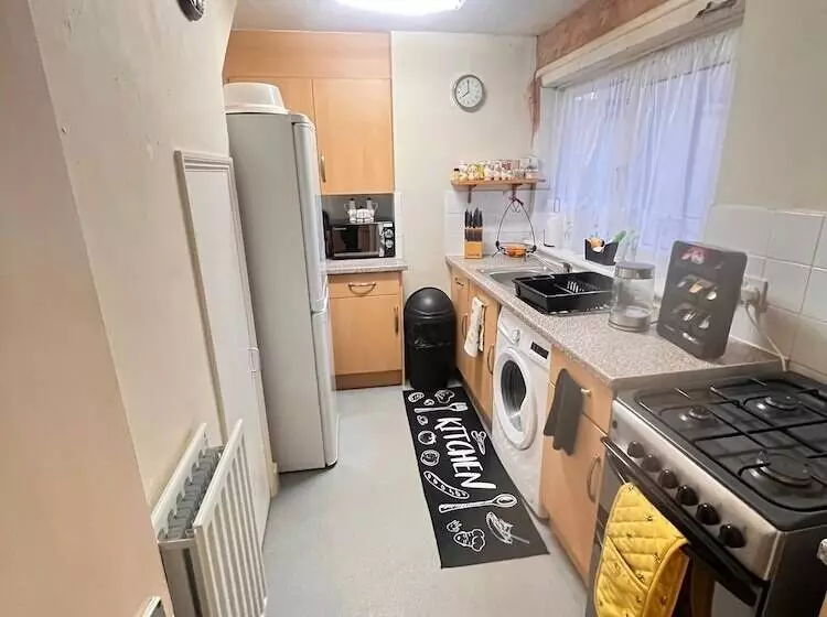 レジデンス Inviting 2 Bed House In London