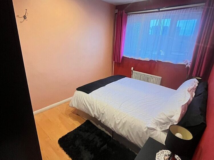 Residência Inviting 2 Bed House In London