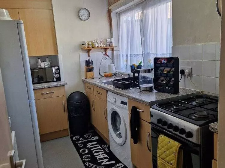 レジデンス Inviting 2 Bed House In London