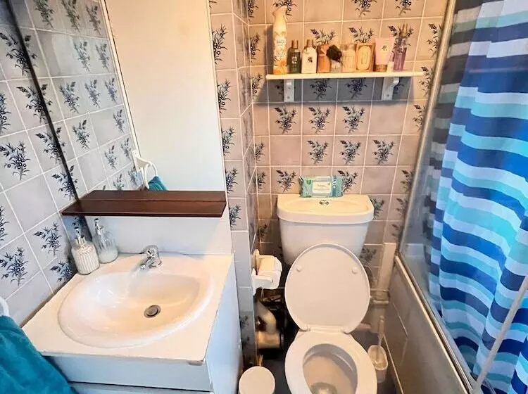 レジデンス Inviting 2 Bed House In London