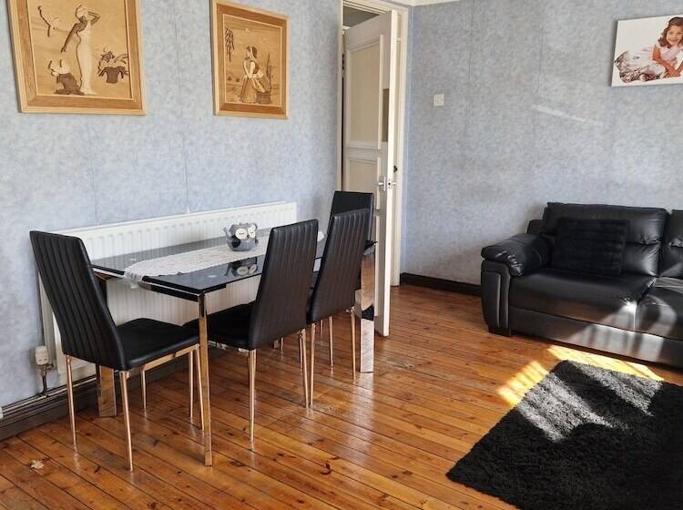 Residência Inviting 2 Bed House In London