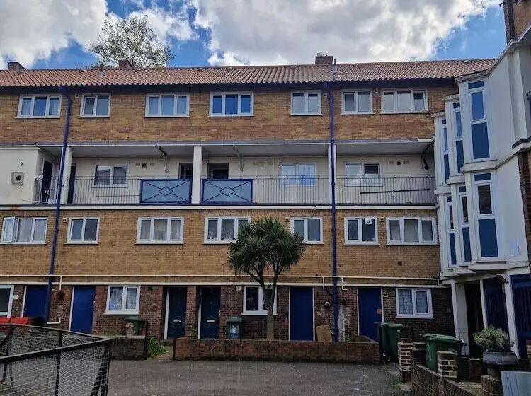 レジデンス Inviting 2 Bed House In London