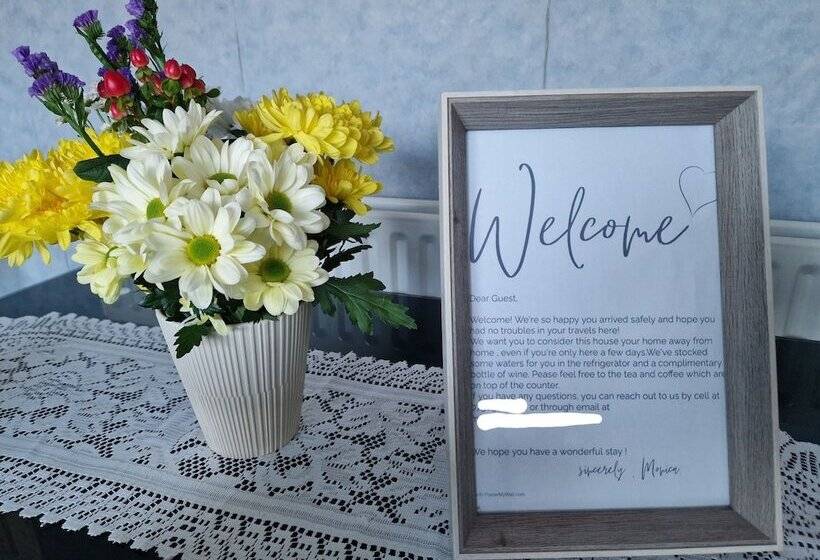 Residência Inviting 2 Bed House In London