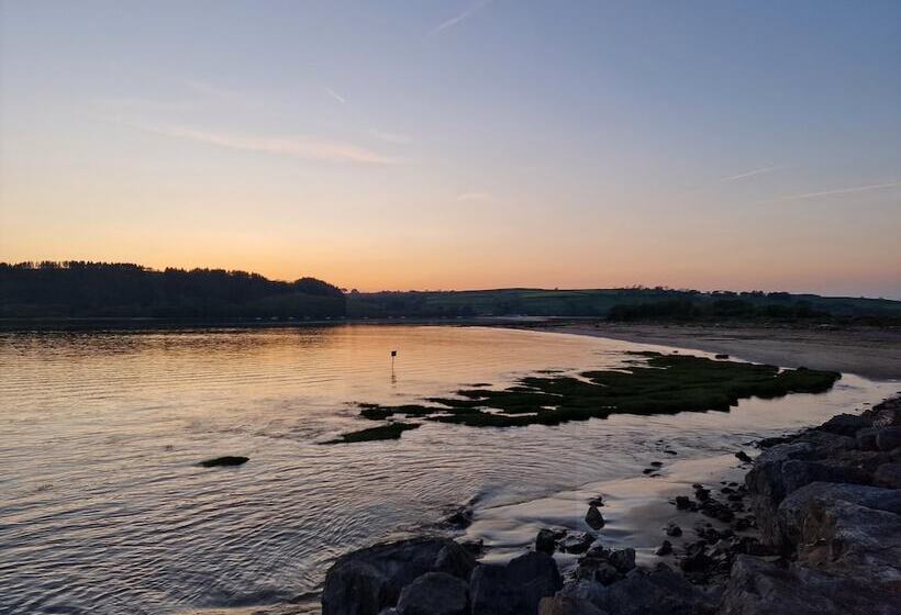 Residência 2br Sleeps4 Balcony Petsok Parking Ferryside