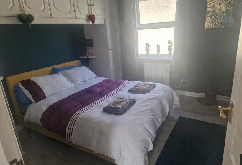 Residência 2br Sleeps4 Balcony Petsok Parking Ferryside