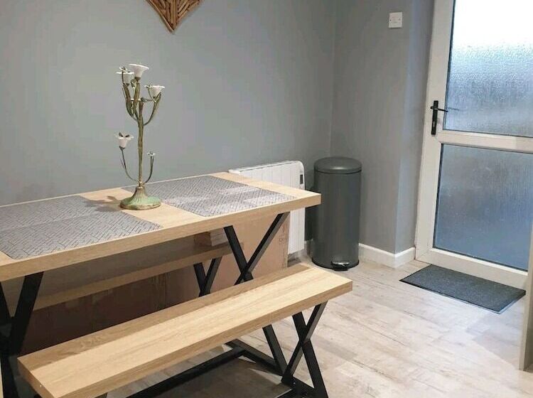 Residência 2br Sleeps4 Balcony Petsok Parking Ferryside