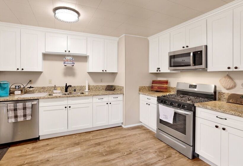 Robinhood Chalet #2277