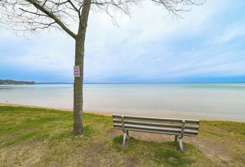 Roscommon Cabin < Half Mi To Higgins Lake!