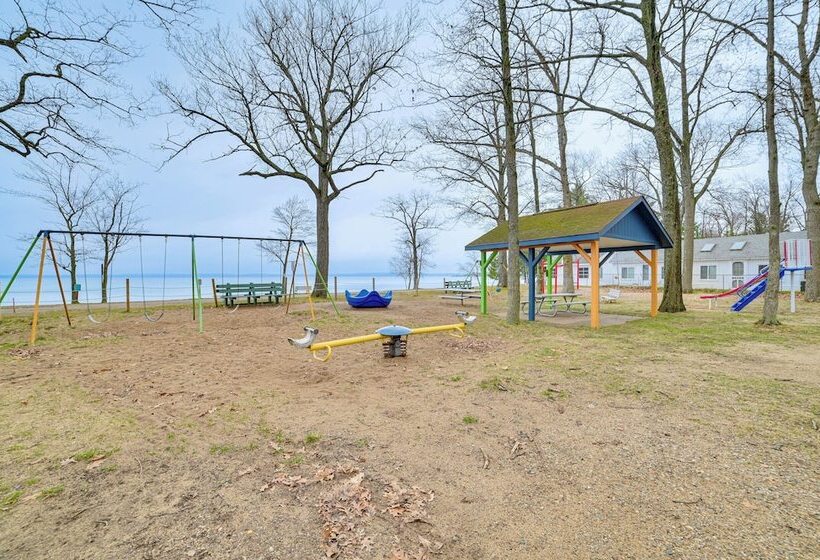 Roscommon Cabin < Half Mi To Higgins Lake!