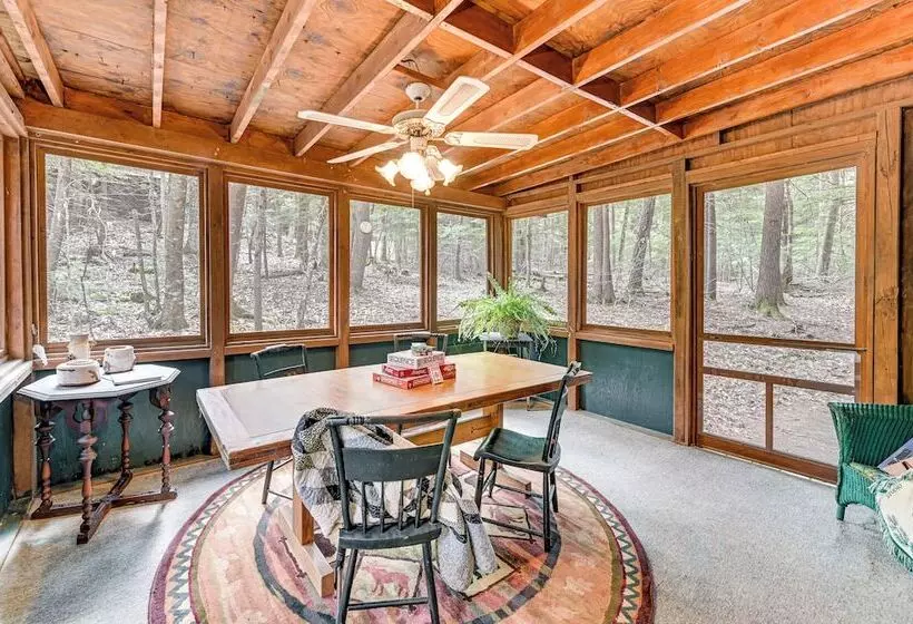 Lake & Beach Access At Lake Luzerne Cabin!