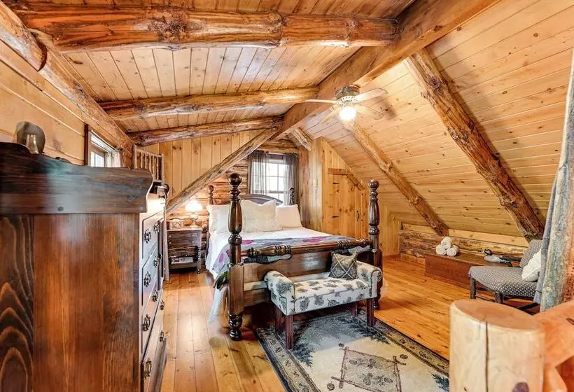 Lake & Beach Access At Lake Luzerne Cabin!