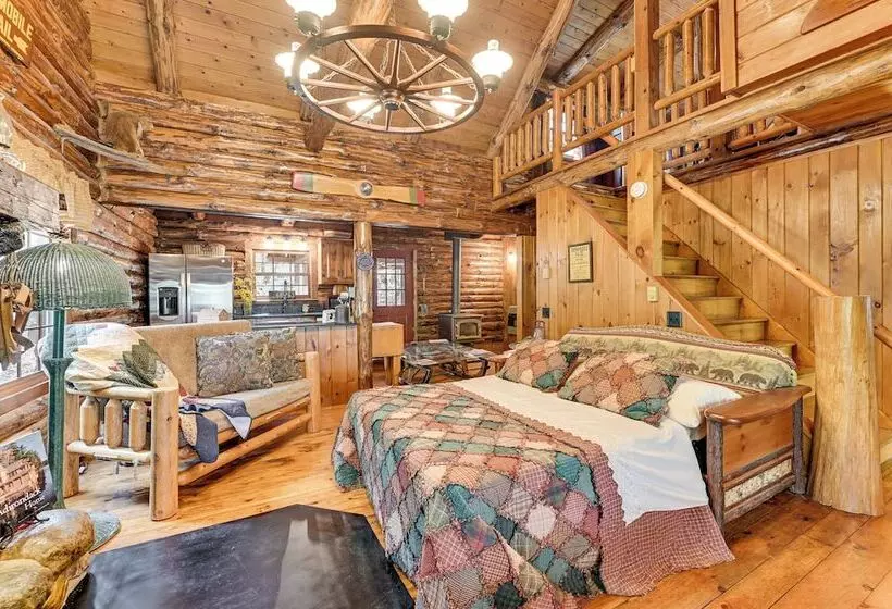 Lake & Beach Access At Lake Luzerne Cabin!