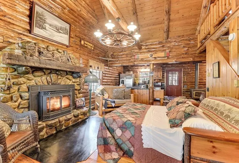 Lake & Beach Access At Lake Luzerne Cabin!