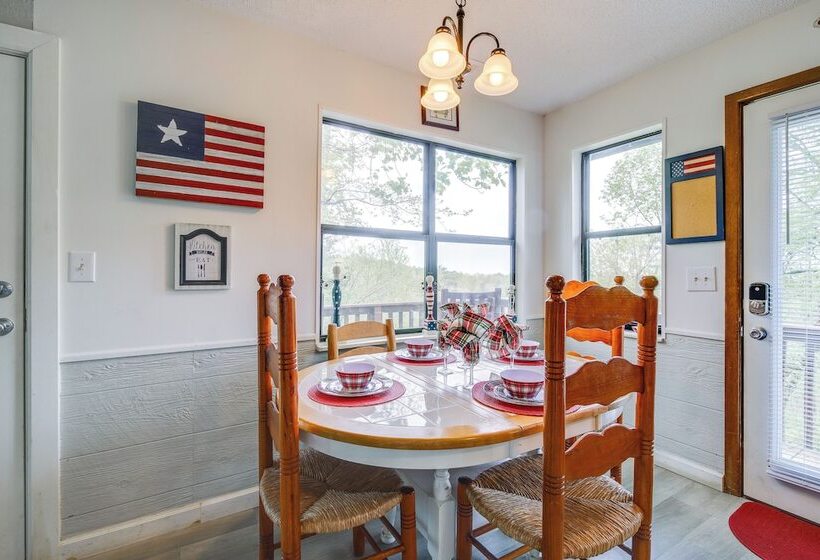 9 Mi To Dollywood: Pet Friendly Smoky Mtn Cabin!