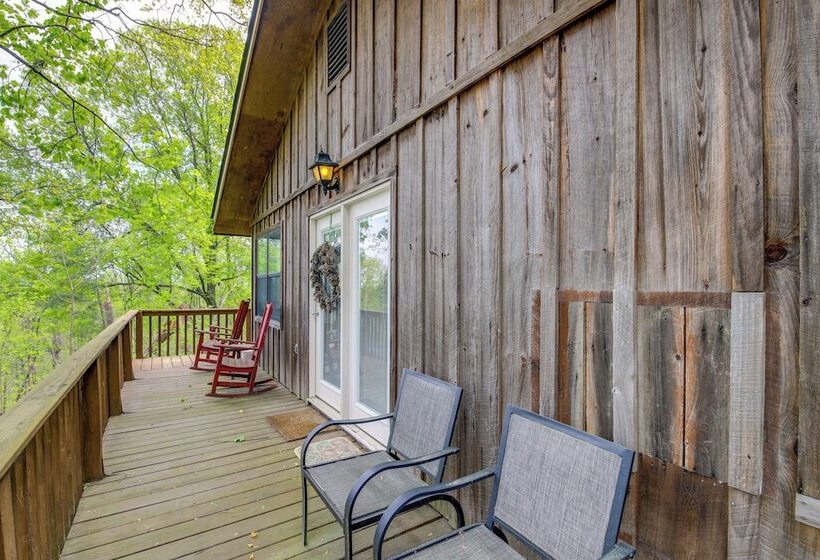 9 Mi To Dollywood: Pet Friendly Smoky Mtn Cabin!