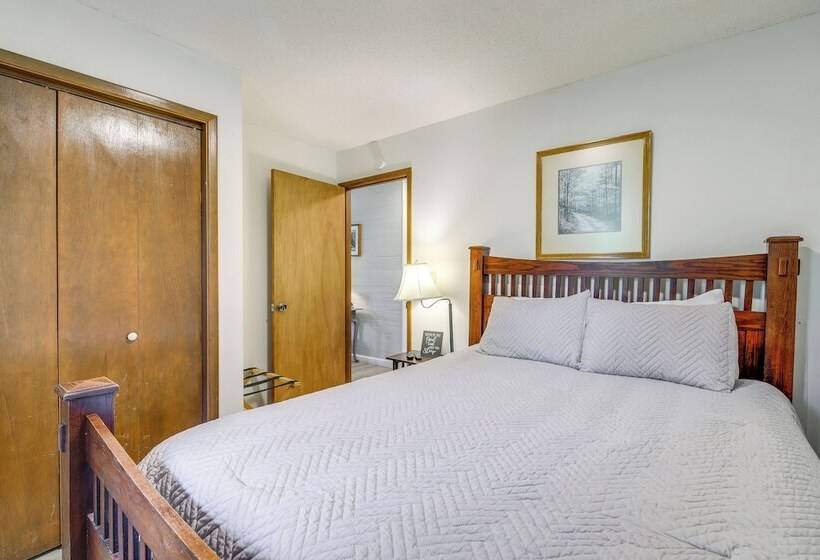 9 Mi To Dollywood: Pet Friendly Smoky Mtn Cabin!