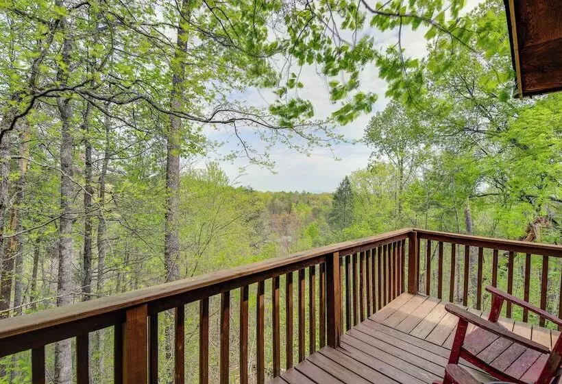 9 Mi To Dollywood: Pet Friendly Smoky Mtn Cabin!