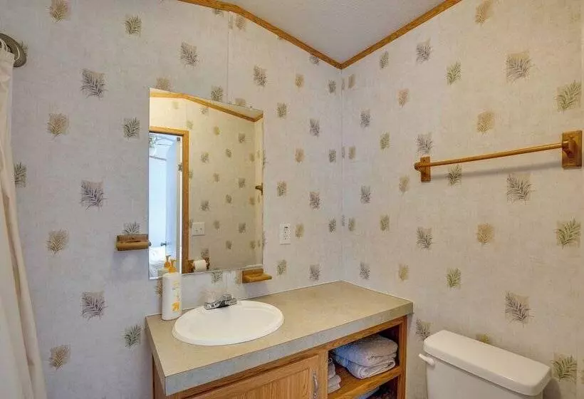 Sprawling Kaufman Home W/ On Site Lake & Fire Pit