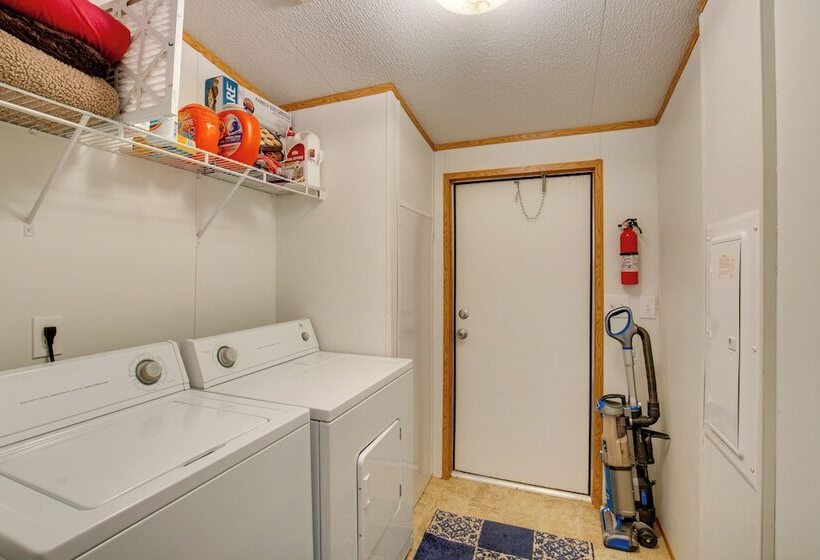 Sprawling Kaufman Home W/ On Site Lake & Fire Pit