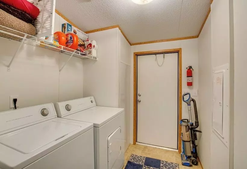 Sprawling Kaufman Home W/ On Site Lake & Fire Pit