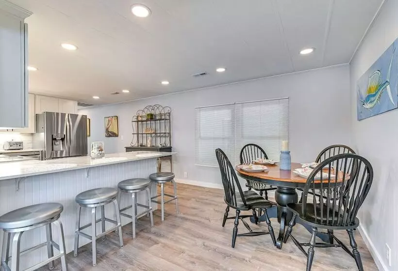 Community Pool & Beach Access: Surfside Beach Home