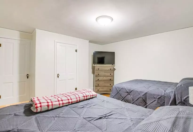 Barnes City House ~ 3 Mi To Hunting & Fishing!