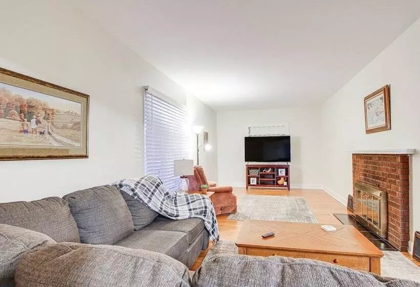 Barnes City House ~ 3 Mi To Hunting & Fishing!