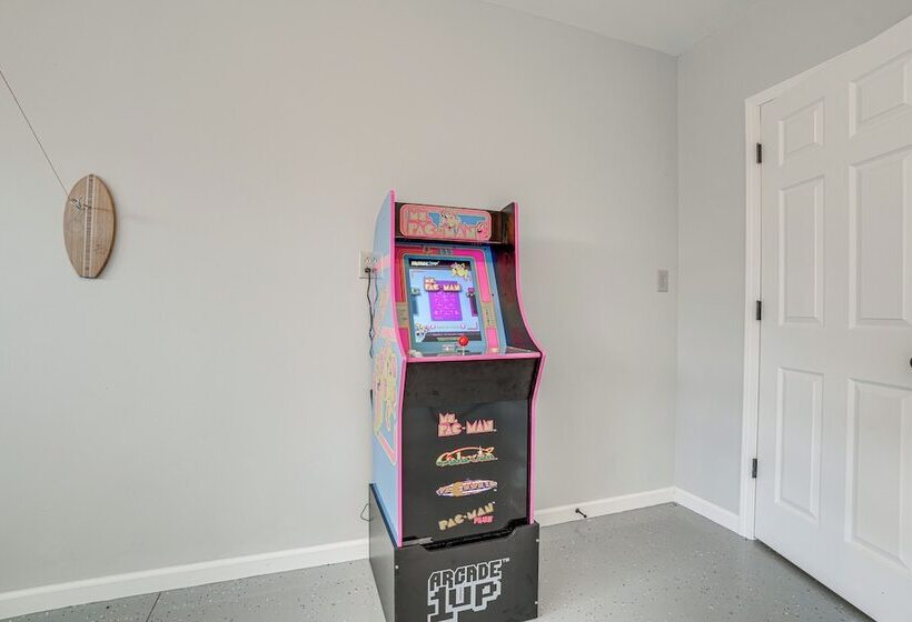 Benton Harbor Home W/ Fire Pit   2 Mi To Beach!