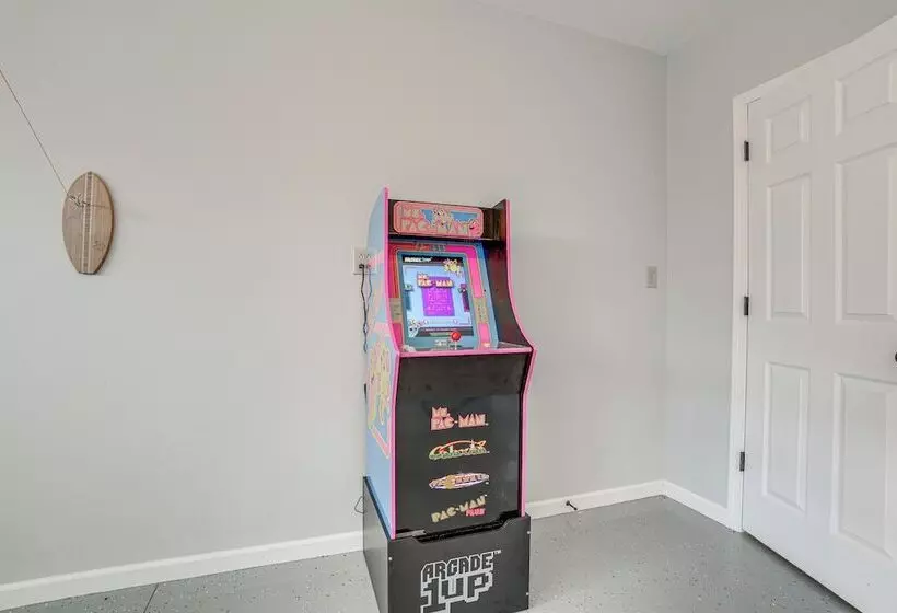 Benton Harbor Home W/ Fire Pit   2 Mi To Beach!