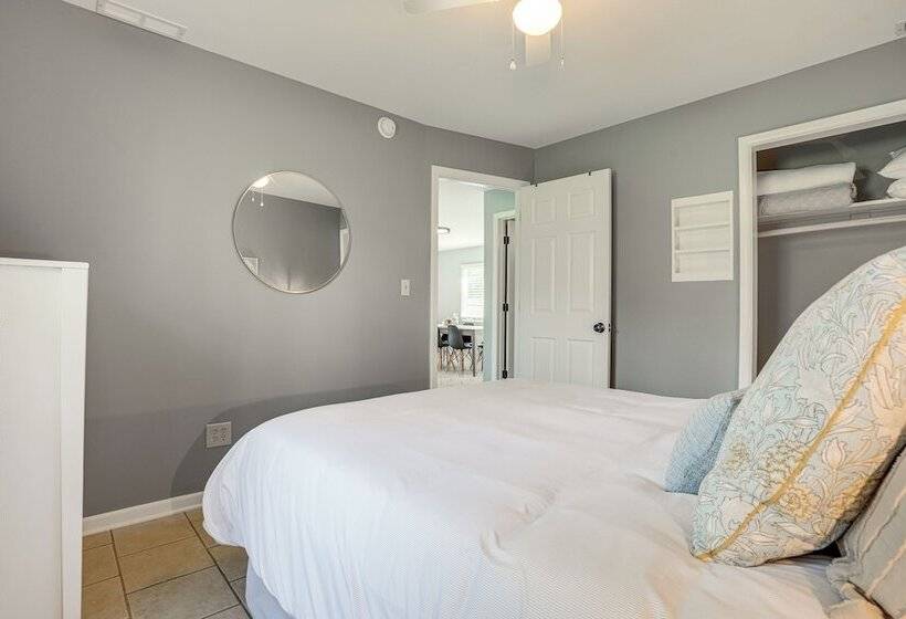 Benton Harbor Home W/ Fire Pit 2 Mi To Beach!