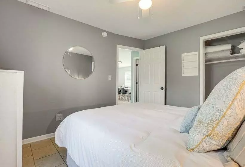 Benton Harbor Home W/ Fire Pit   2 Mi To Beach!