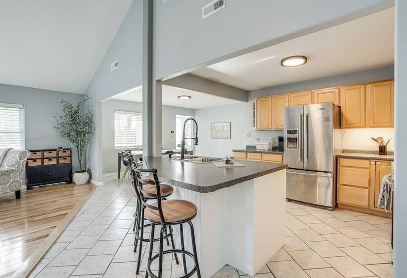 Benton Harbor Home W/ Fire Pit   2 Mi To Beach!