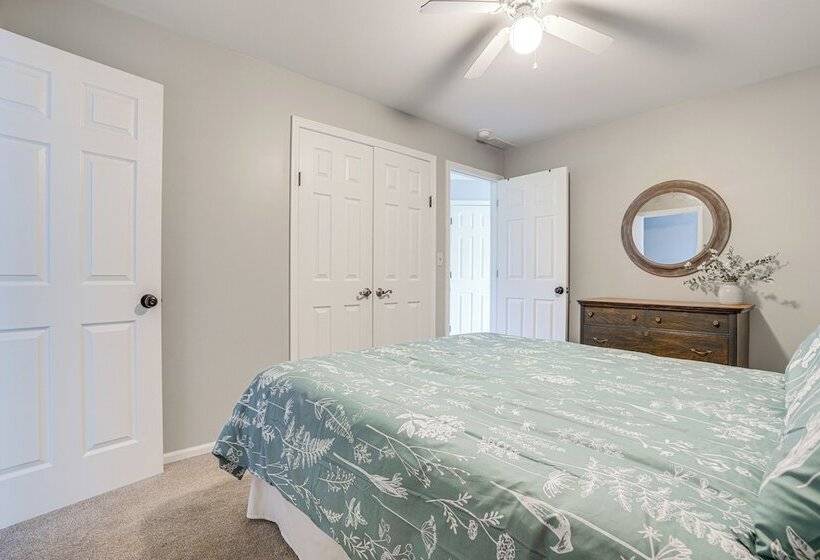 Benton Harbor Home W/ Fire Pit 2 Mi To Beach!