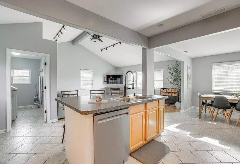 Benton Harbor Home W/ Fire Pit   2 Mi To Beach!