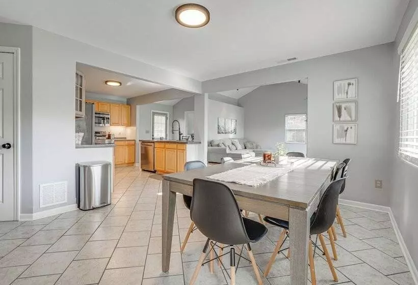 Benton Harbor Home W/ Fire Pit   2 Mi To Beach!