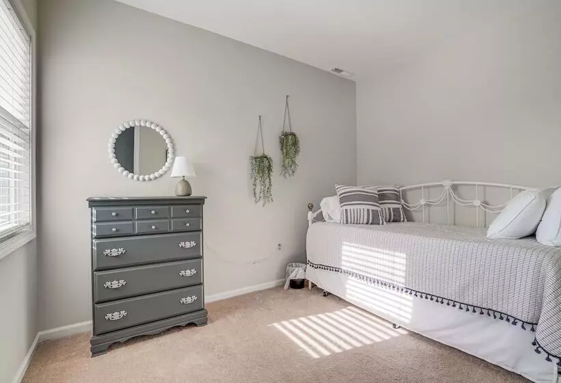 Benton Harbor Home W/ Fire Pit   2 Mi To Beach!