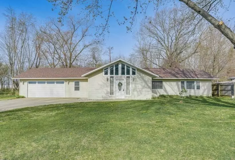 Benton Harbor Home W/ Fire Pit   2 Mi To Beach!