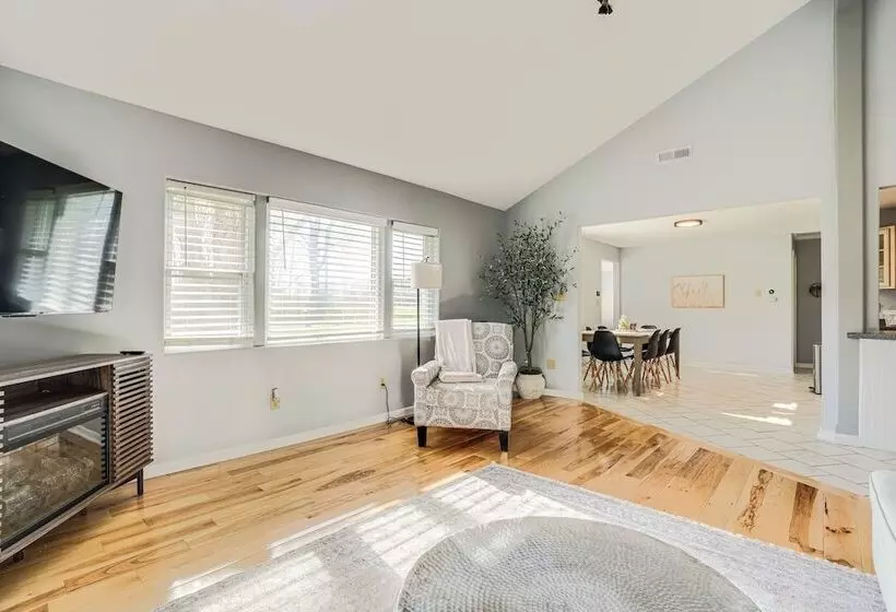 Benton Harbor Home W/ Fire Pit   2 Mi To Beach!