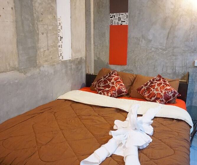 Hotelli Chiangkhan Modern Home