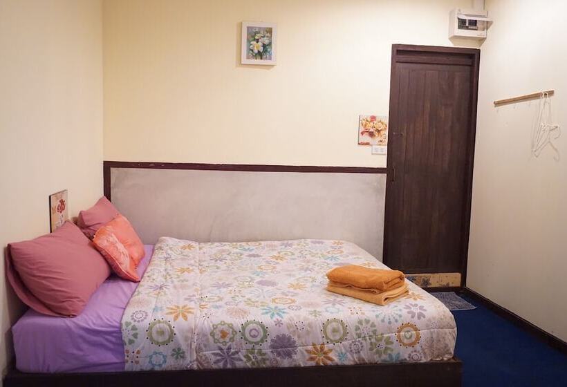 Hotelli Chiangkhan Modern Home