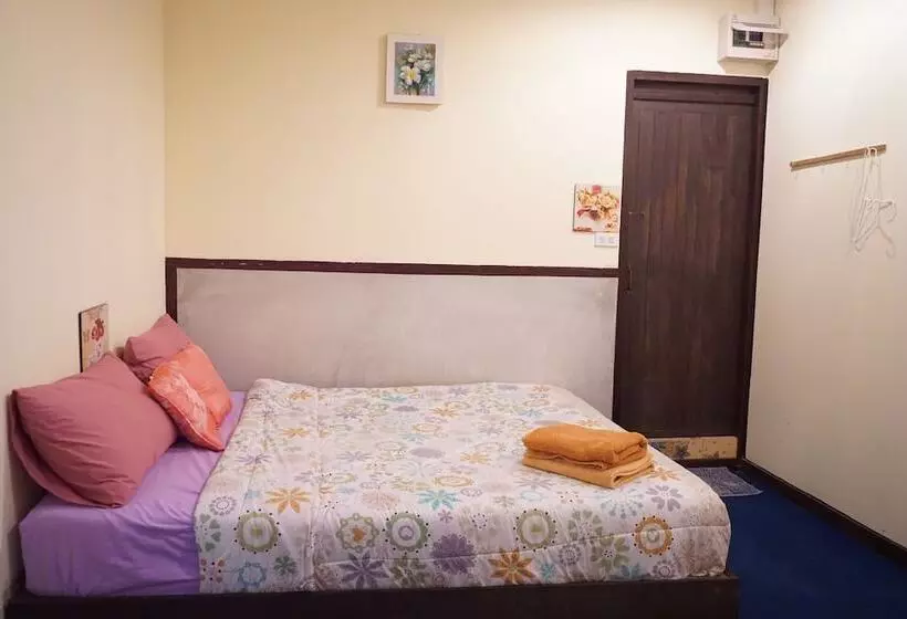 Hotelli Chiangkhan Modern Home