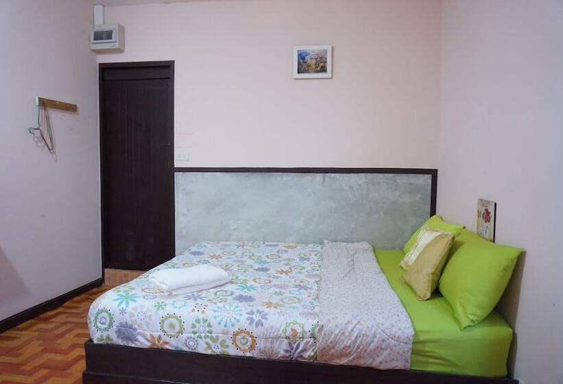 Hotelli Chiangkhan Modern Home