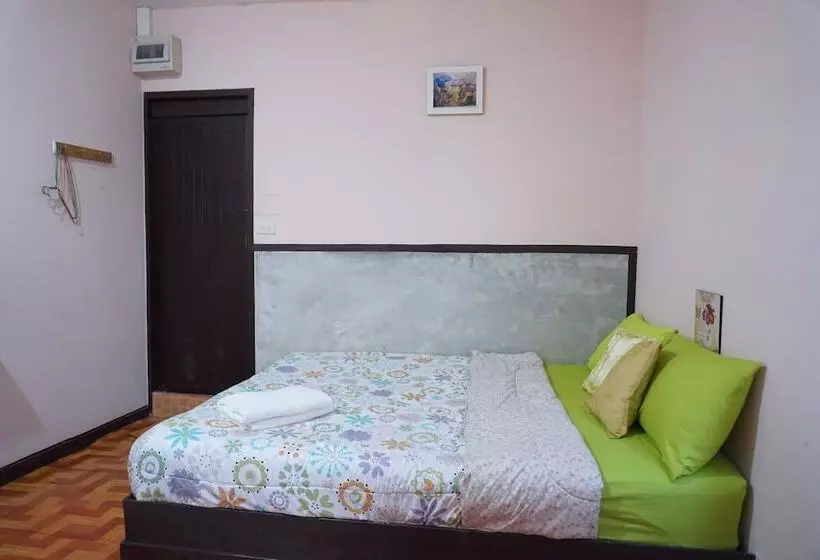 Hotelli Chiangkhan Modern Home