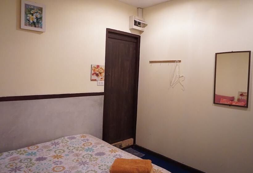 Hotelli Chiangkhan Modern Home