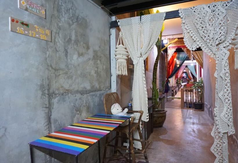 Hotelli Chiangkhan Modern Home