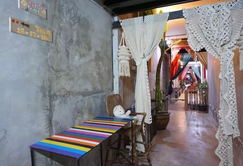 Hotelli Chiangkhan Modern Home
